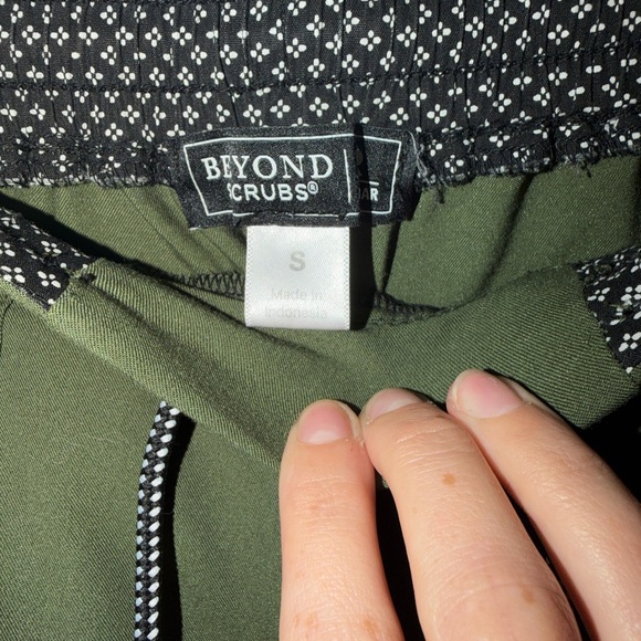 NWOT beyond scrubs‎ bottoms - Picture 3 of 4